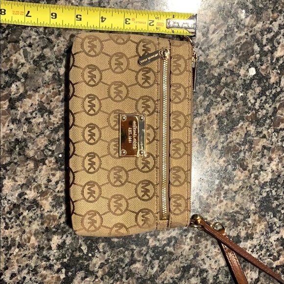 Michael Kors logo wristlet - Picture 8 of 8